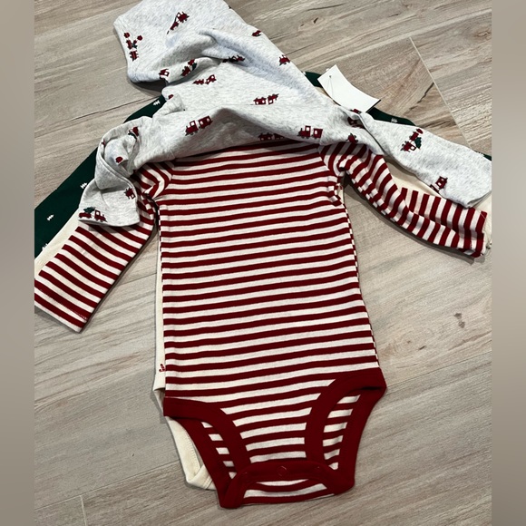 NWT Carter's Gray, Red & Green Train Holiday 5 Piece Bodysuit Set Size 9 Months - Picture 3 of 6
